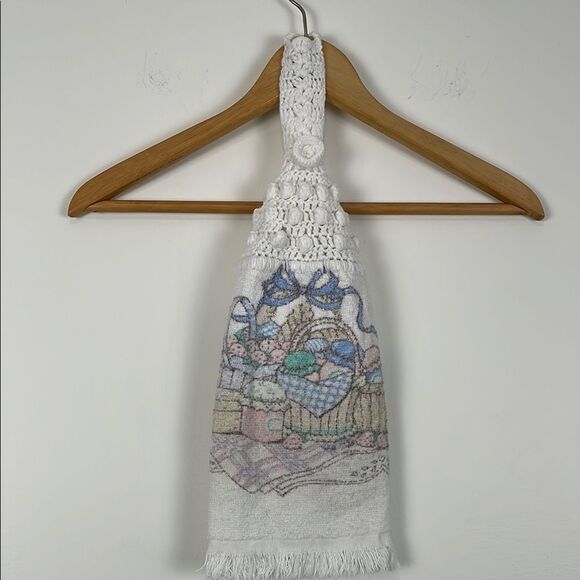 Vintage Tea Towel Crocheted Hanger Button Strawberry Basket White - Picture 1 of 7